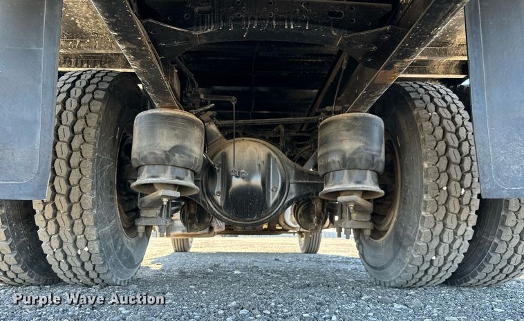 image for item NU9422 2014 Freightliner M106 flatbed truck