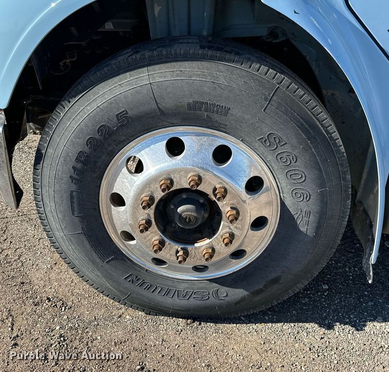 image for item NU9422 2014 Freightliner M106 flatbed truck