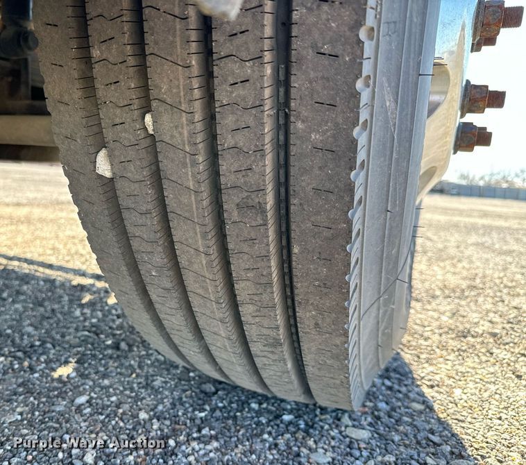 image for item NU9422 2014 Freightliner M106 flatbed truck