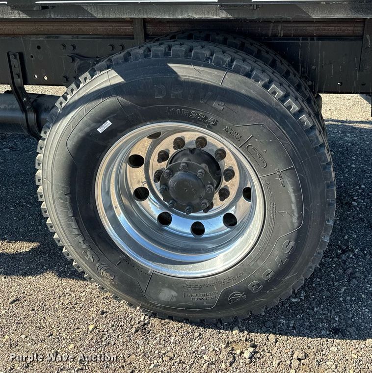 image for item NU9422 2014 Freightliner M106 flatbed truck