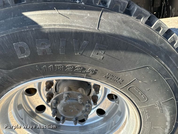 image for item NU9422 2014 Freightliner M106 flatbed truck