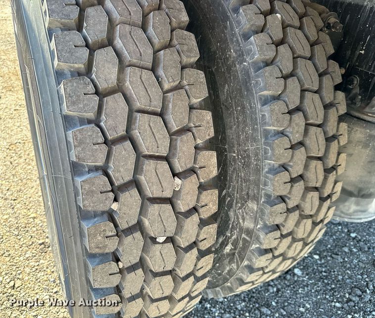 image for item NU9422 2014 Freightliner M106 flatbed truck