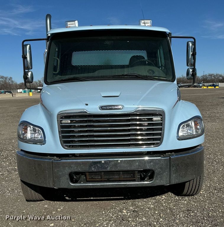 image for item NU9423 2014 Freightliner M106 flatbed truck