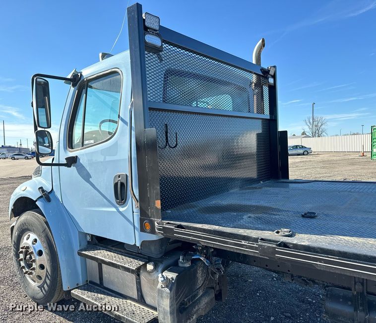 image for item NU9423 2014 Freightliner M106 flatbed truck