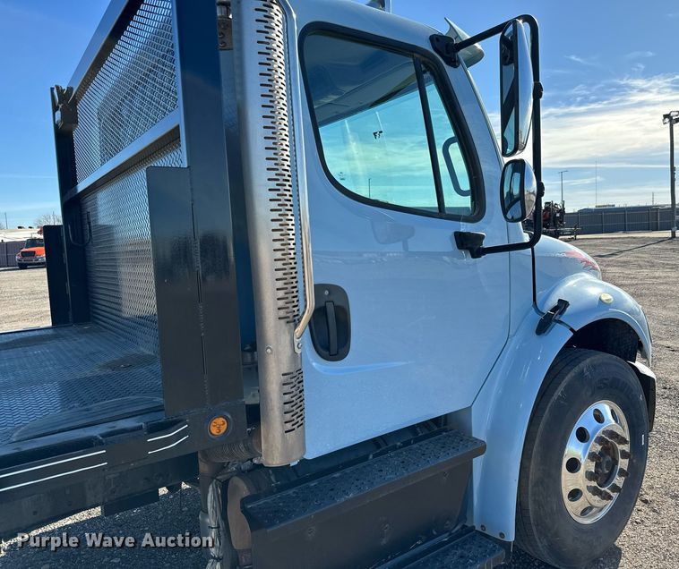 image for item NU9423 2014 Freightliner M106 flatbed truck