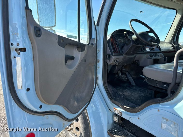 image for item NU9423 2014 Freightliner M106 flatbed truck