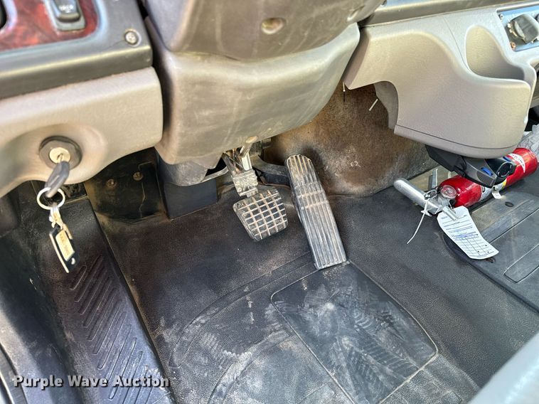 image for item NU9423 2014 Freightliner M106 flatbed truck