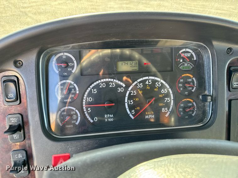 image for item NU9423 2014 Freightliner M106 flatbed truck