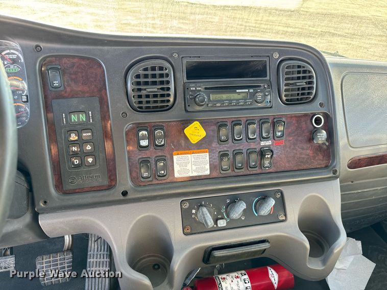 image for item NU9423 2014 Freightliner M106 flatbed truck