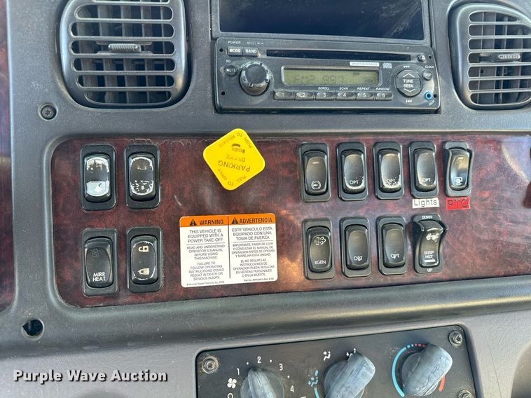 image for item NU9423 2014 Freightliner M106 flatbed truck