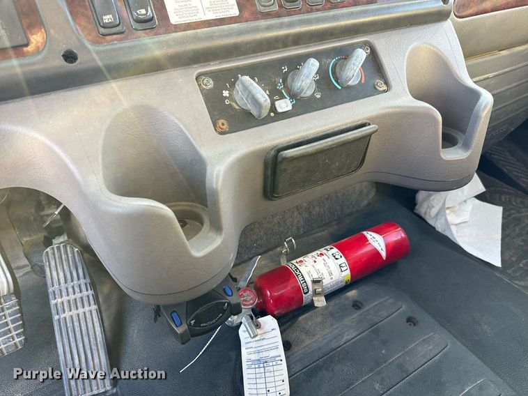 image for item NU9423 2014 Freightliner M106 flatbed truck