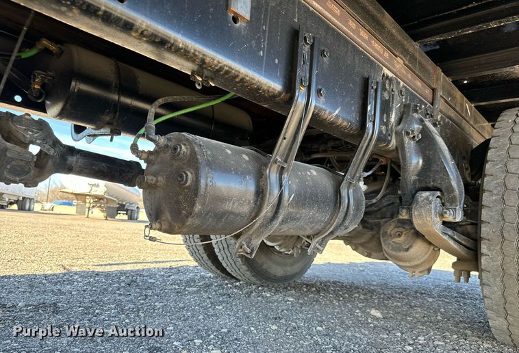 image for item NU9423 2014 Freightliner M106 flatbed truck