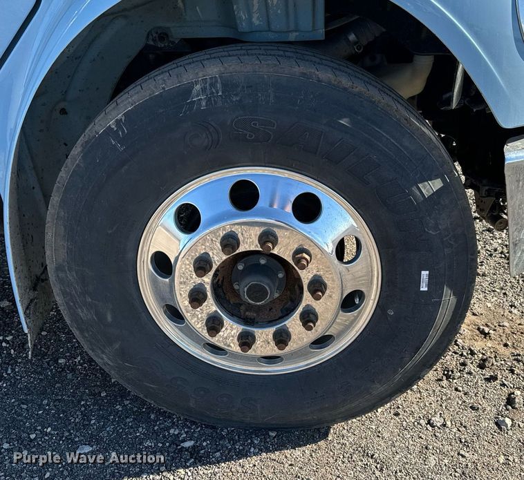 image for item NU9423 2014 Freightliner M106 flatbed truck