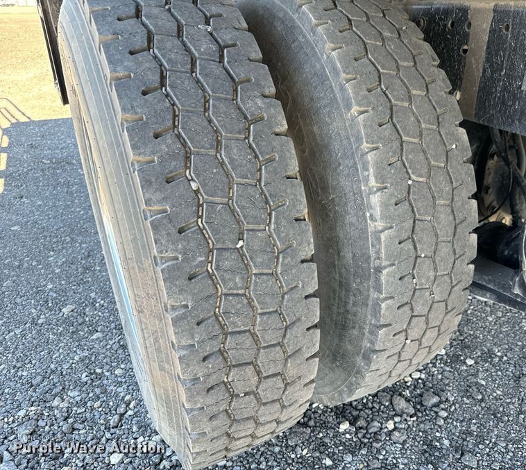 image for item NU9423 2014 Freightliner M106 flatbed truck