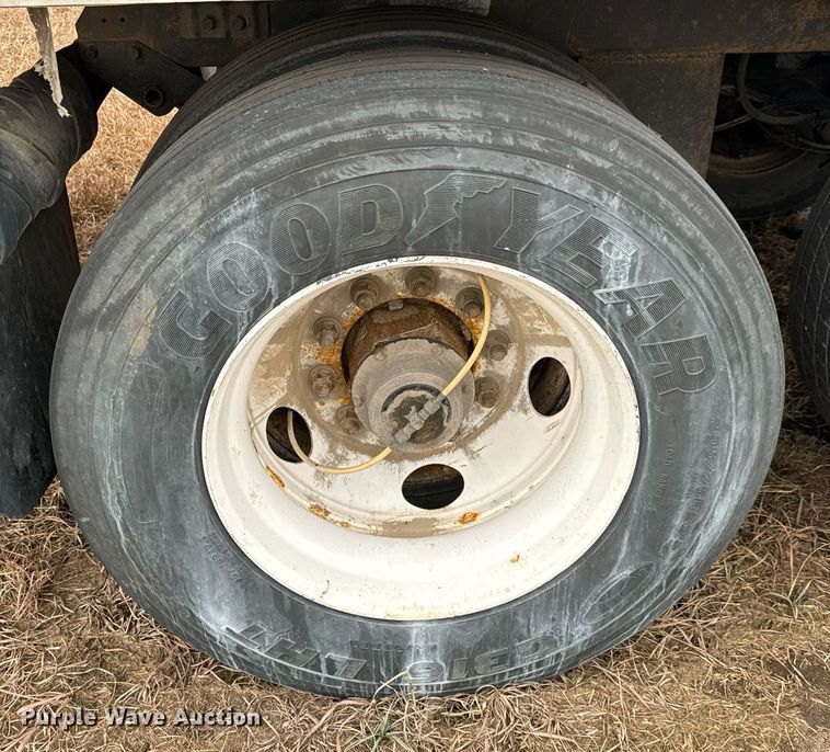 image for item NU9424 2008 Utility refrigerated van trailer