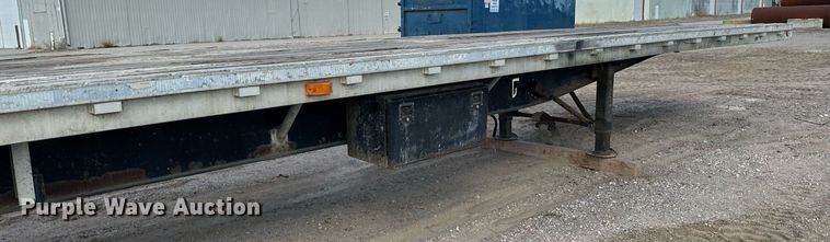 image for item NU9452 2005 Wilson CF 900 flatbed trailer