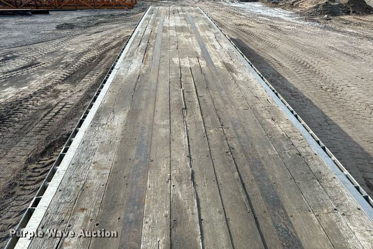 image for item NU9452 2005 Wilson CF 900 flatbed trailer