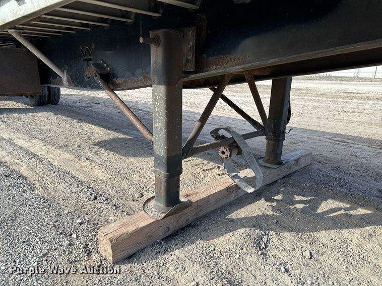 image for item NU9452 2005 Wilson CF 900 flatbed trailer