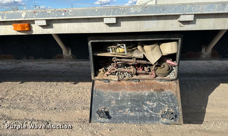 image for item NU9452 2005 Wilson CF 900 flatbed trailer