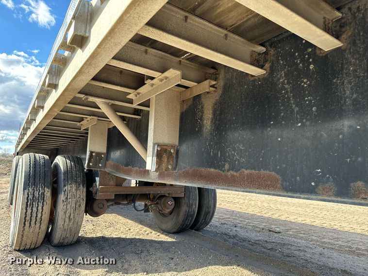 image for item NU9452 2005 Wilson CF 900 flatbed trailer