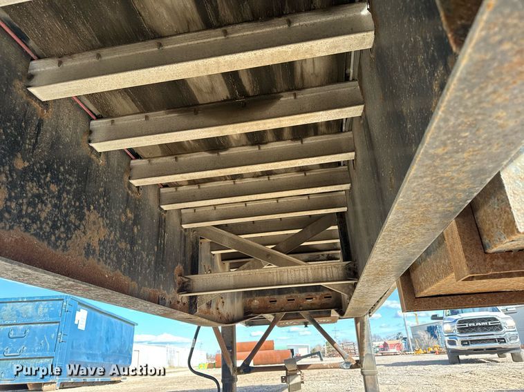 image for item NU9452 2005 Wilson CF 900 flatbed trailer