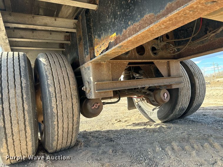 image for item NU9452 2005 Wilson CF 900 flatbed trailer