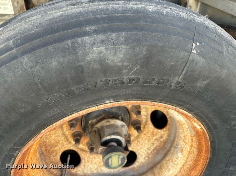 image for item NU9452 2005 Wilson CF 900 flatbed trailer