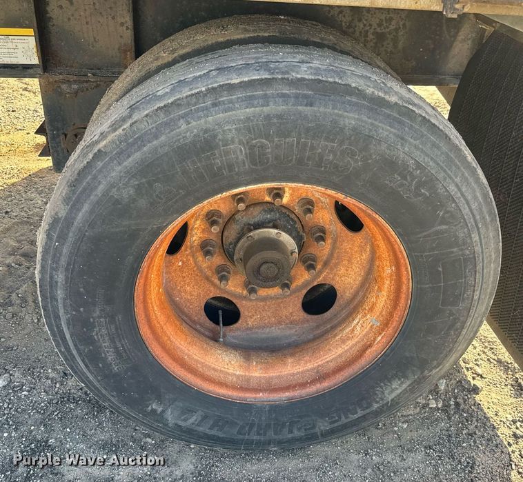 image for item NU9452 2005 Wilson CF 900 flatbed trailer