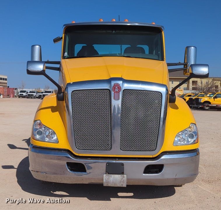 image for item NZ9271 2019 Kenworth T680 semi truck