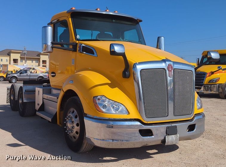 image for item NZ9271 2019 Kenworth T680 semi truck