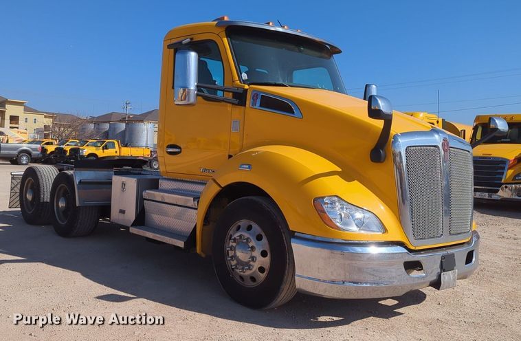 image for item NZ9271 2019 Kenworth T680 semi truck