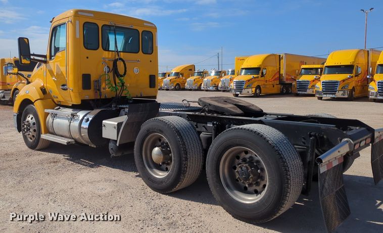 image for item NZ9271 2019 Kenworth T680 semi truck