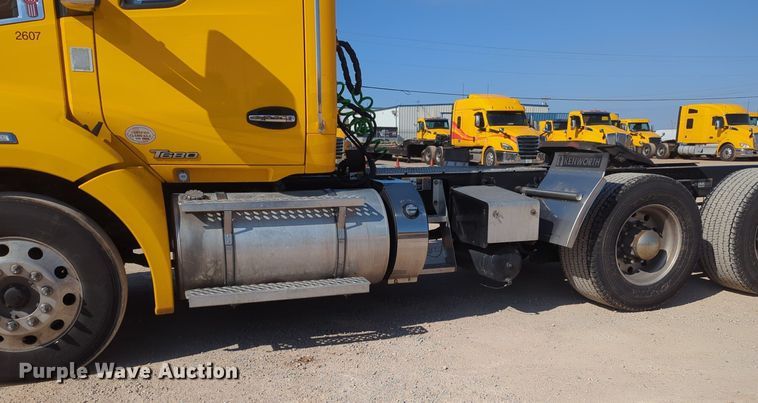 image for item NZ9271 2019 Kenworth T680 semi truck