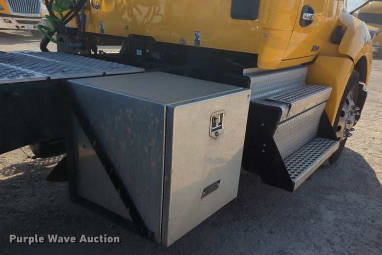 image for item NZ9271 2019 Kenworth T680 semi truck