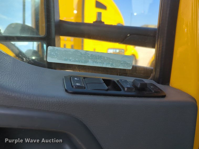 image for item NZ9271 2019 Kenworth T680 semi truck