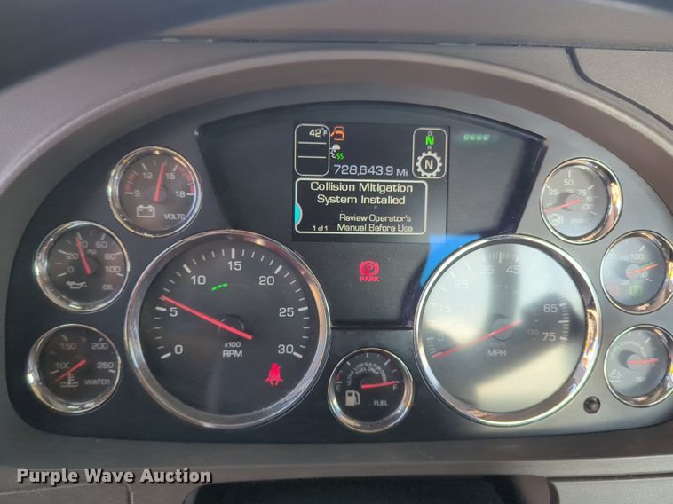 image for item NZ9271 2019 Kenworth T680 semi truck