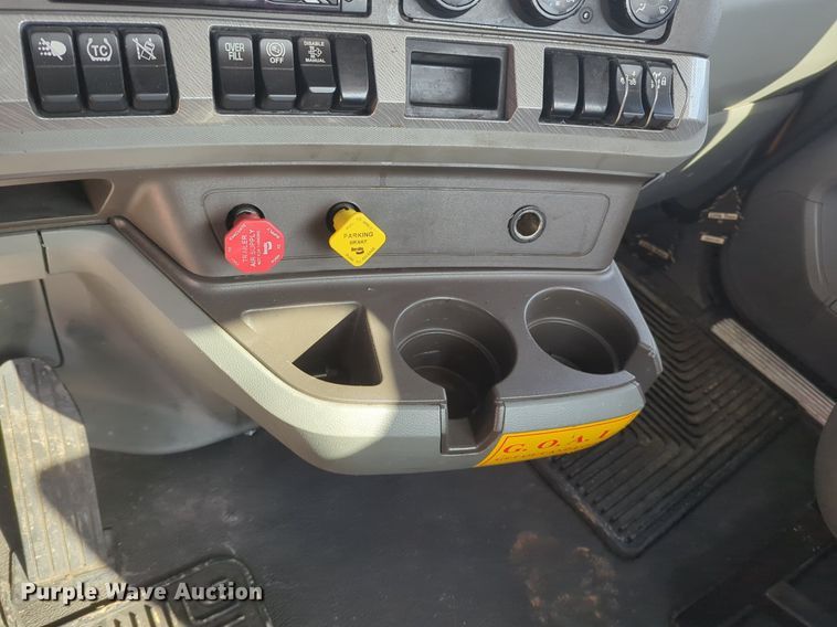 image for item NZ9271 2019 Kenworth T680 semi truck