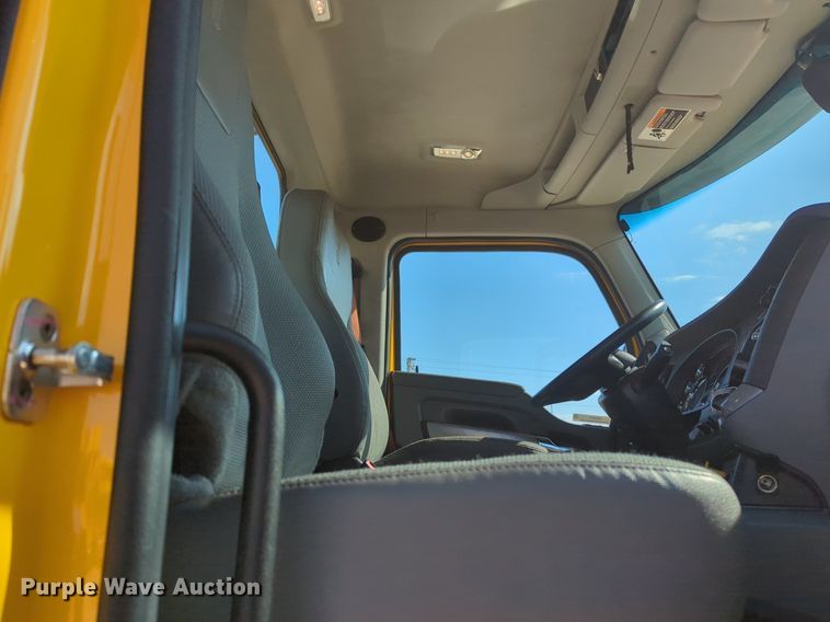 image for item NZ9271 2019 Kenworth T680 semi truck