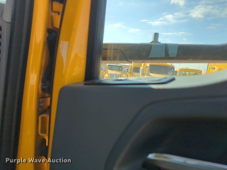 image for item NZ9271 2019 Kenworth T680 semi truck