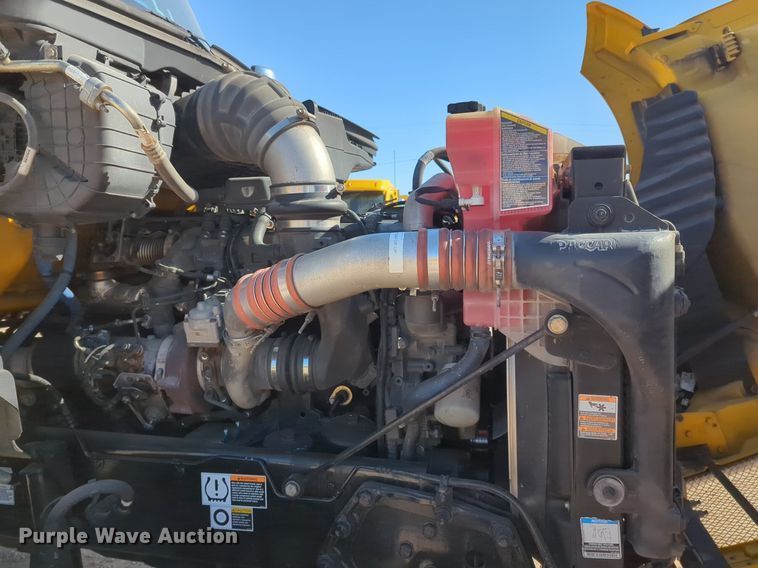 image for item NZ9271 2019 Kenworth T680 semi truck