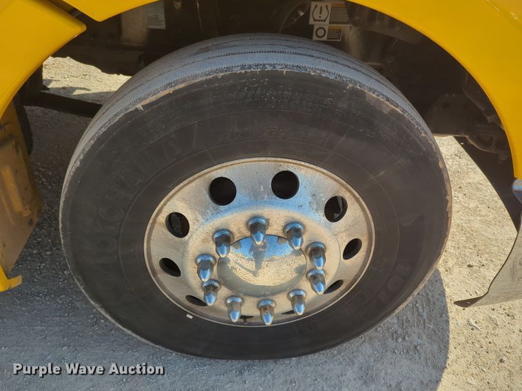 image for item NZ9271 2019 Kenworth T680 semi truck