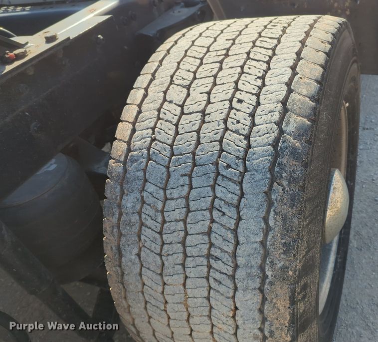 image for item NZ9271 2019 Kenworth T680 semi truck