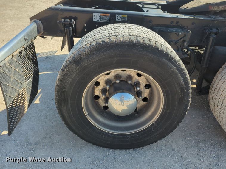 image for item NZ9271 2019 Kenworth T680 semi truck