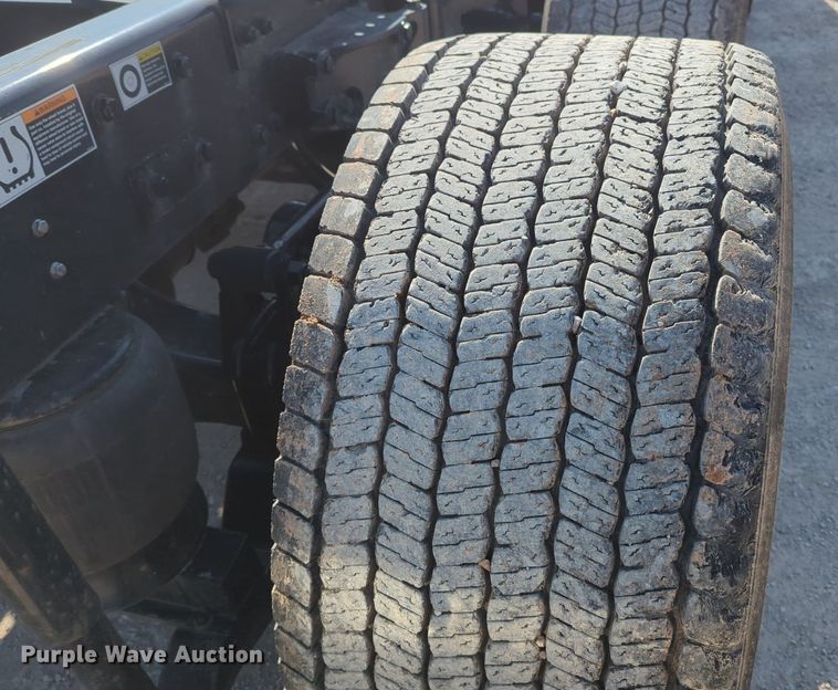 image for item NZ9271 2019 Kenworth T680 semi truck