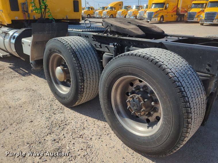 image for item NZ9271 2019 Kenworth T680 semi truck