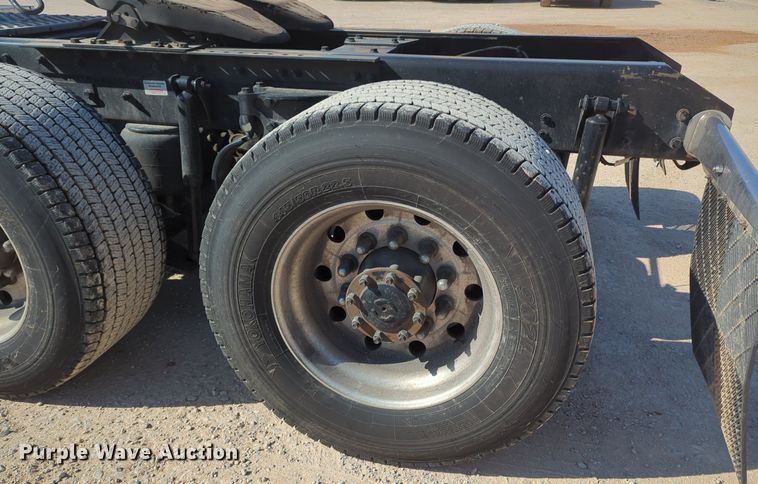 image for item NZ9271 2019 Kenworth T680 semi truck