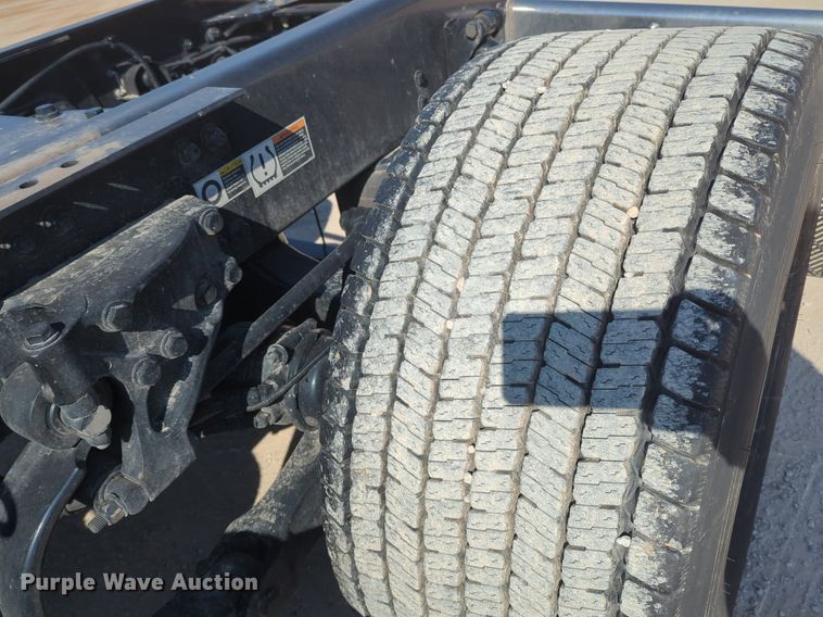 image for item NZ9271 2019 Kenworth T680 semi truck