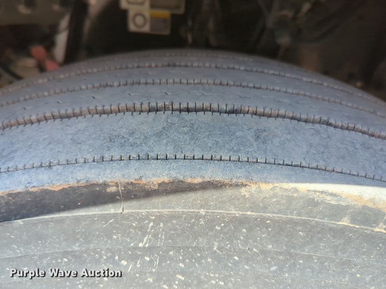 image for item NZ9271 2019 Kenworth T680 semi truck