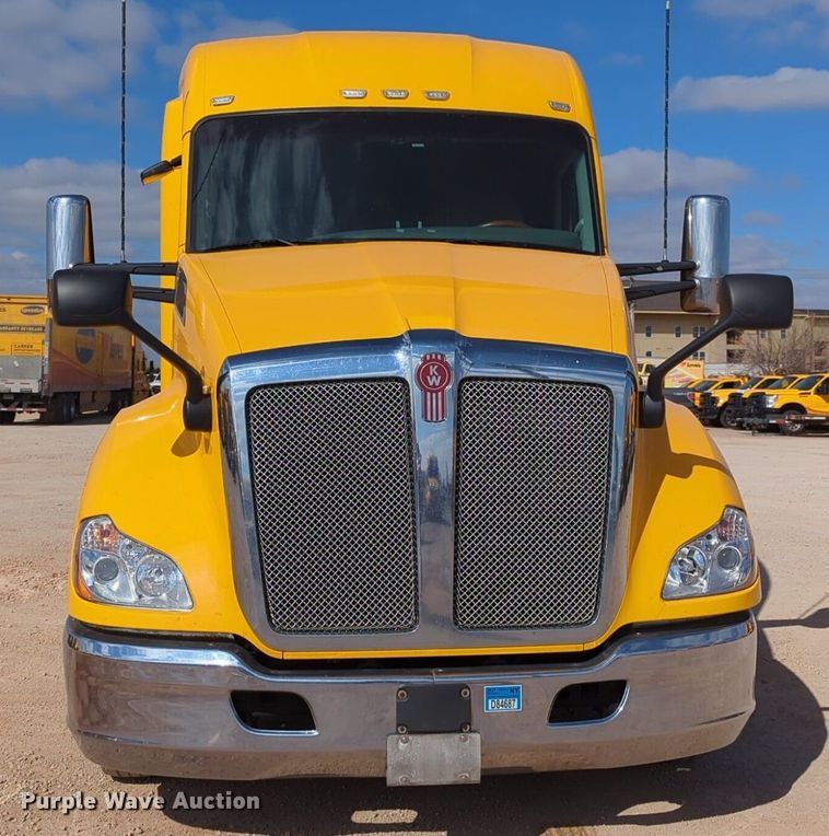 image for item NZ9275 2019 Kenworth T680 semi truck