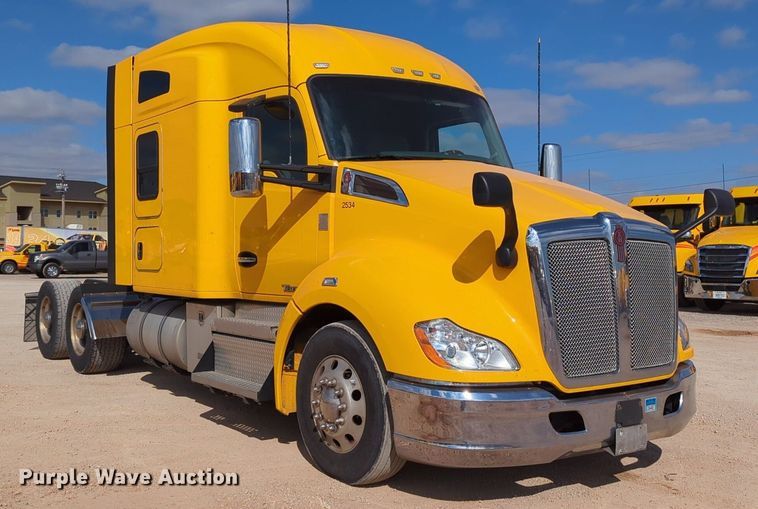 image for item NZ9275 2019 Kenworth T680 semi truck
